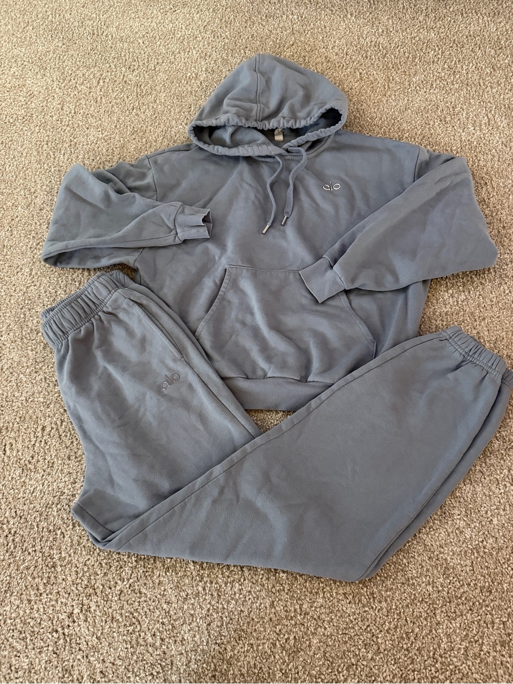 ALO Yoga Women’s Slate Gray Hooded Sweatshirt & Jogger Set